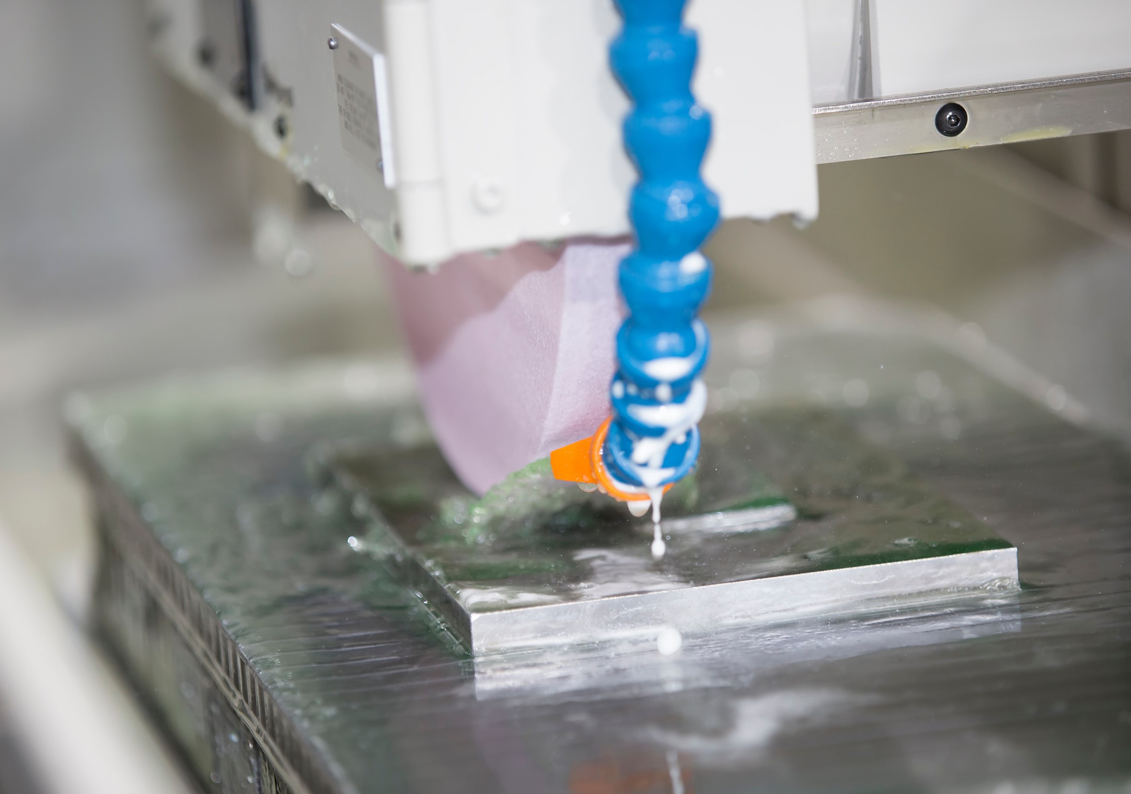 Fine bubbles generator for grinding 